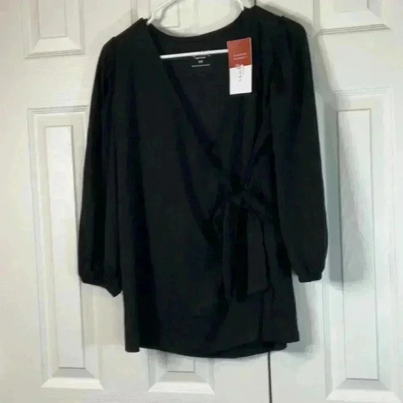 Ingrid+Isabel Maternity Wrap Top Black
Size XS Stretchy - Picture 4 of 9